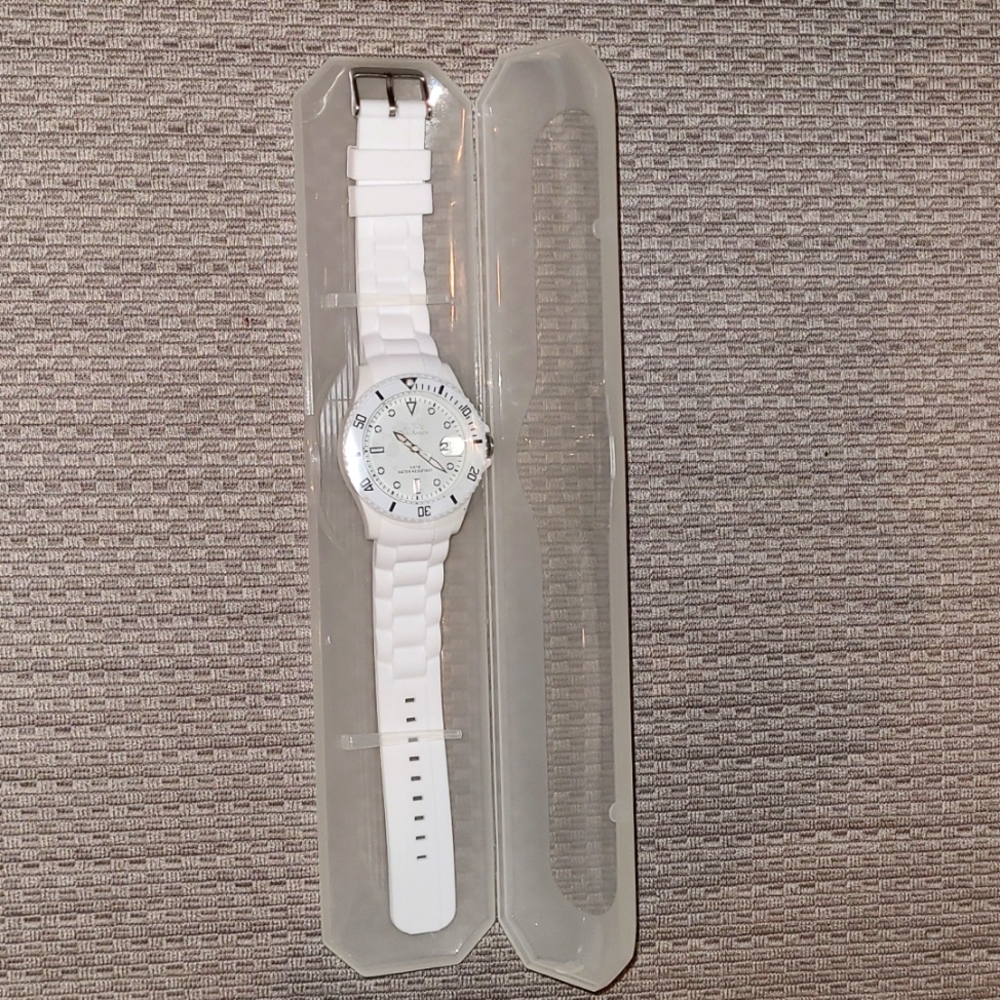 NWT Womens White Chill Watch